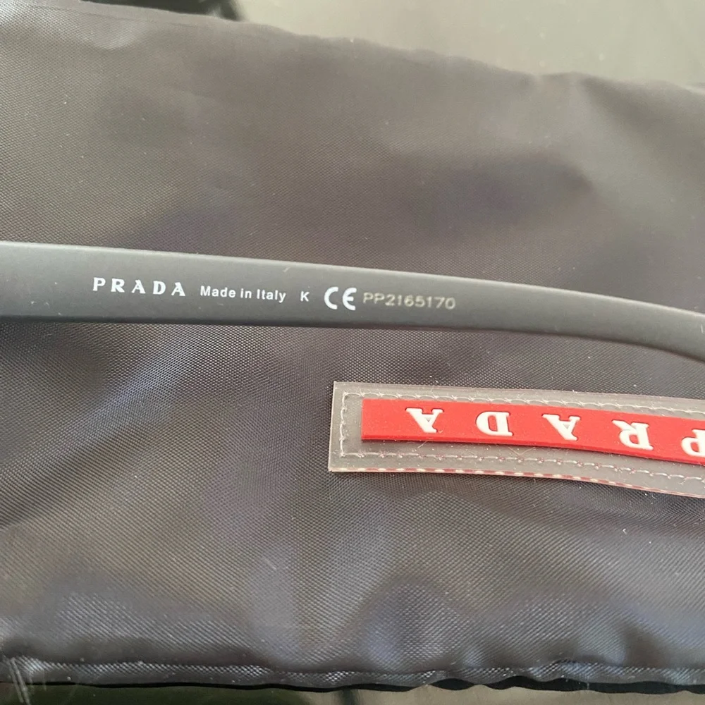 prada 100%UV protection sunglasses with the bag and box - Picture 4 of 6